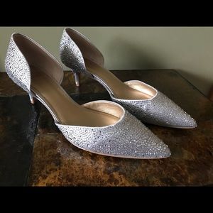Low heel pumps